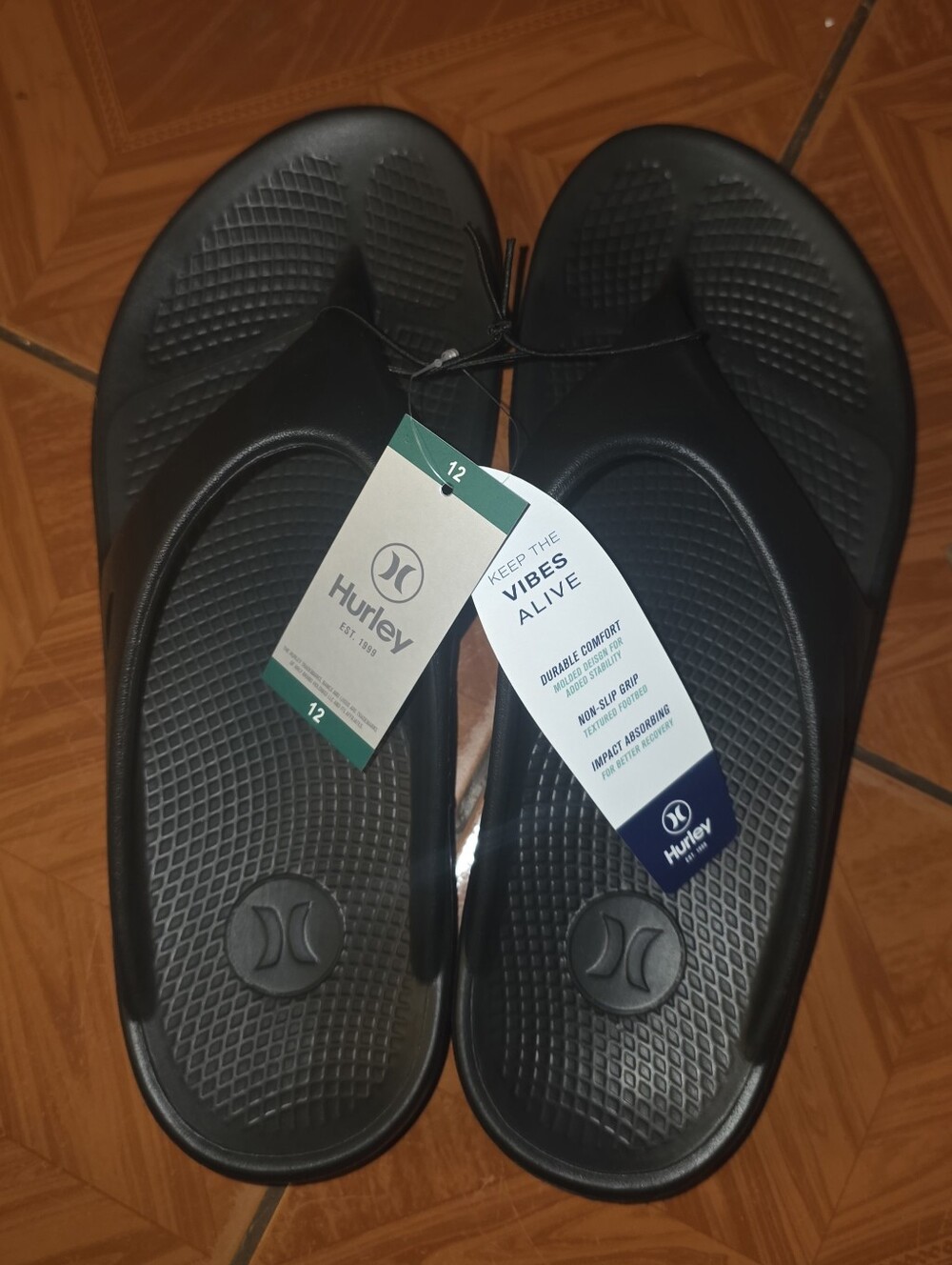 NWT Men's Hurley Black Simple Flip Flops